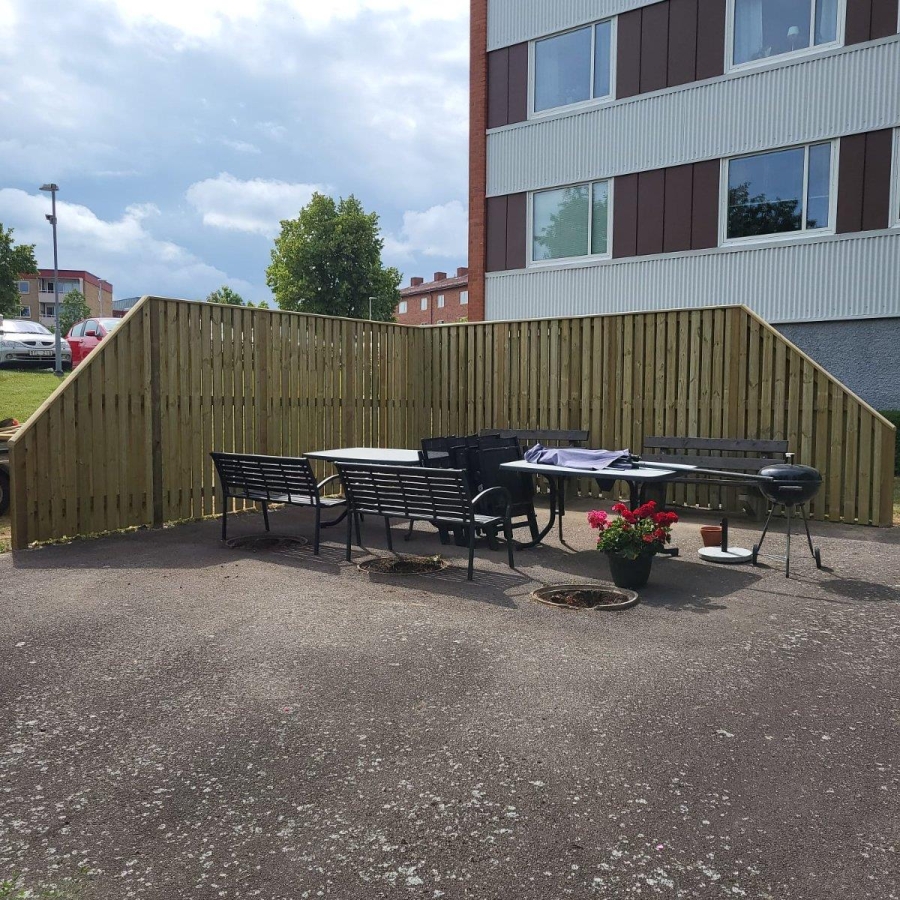 Funktionellt plank i bostadsområde