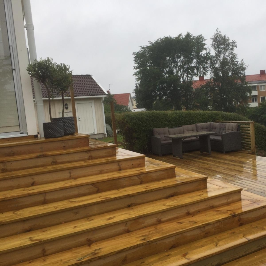 Inglasad altan med tralldäck