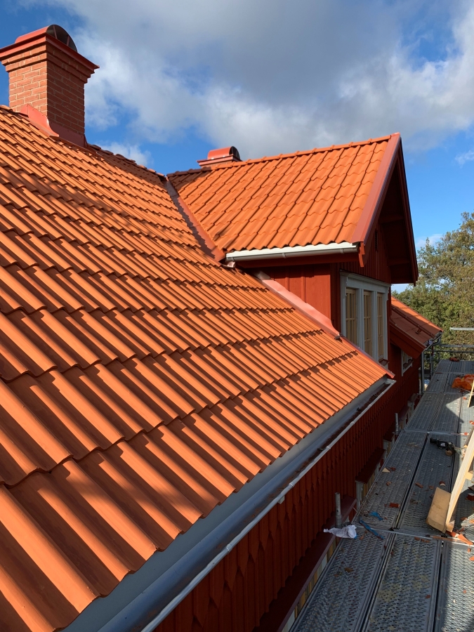 Byggnation av lösvirkeshus vid sjön